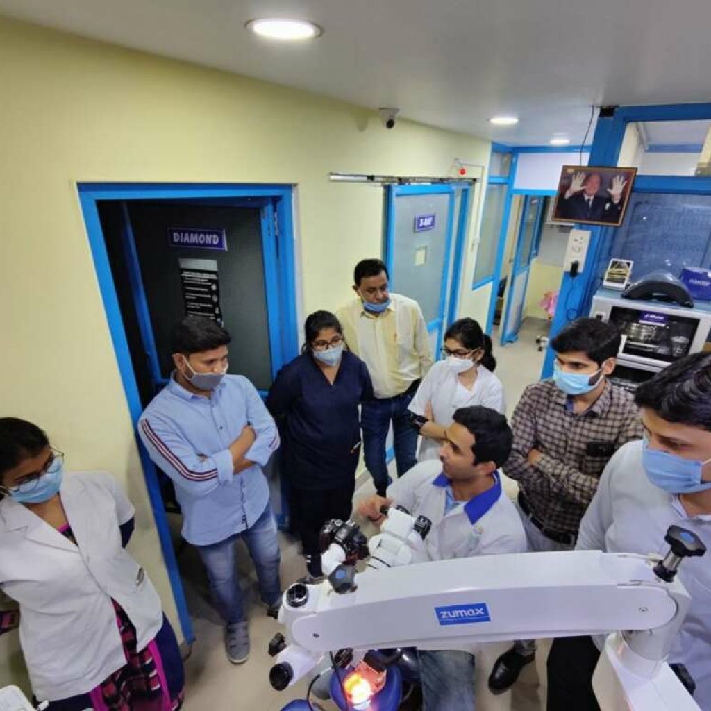 Dr Amit Gilani giving Live Demonstration of Zumax Endomicromax at Ace Institute of Dentistry